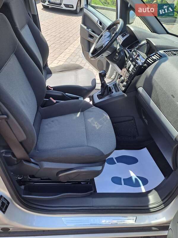 Мінівен Opel Zafira 2010 в Луцьку