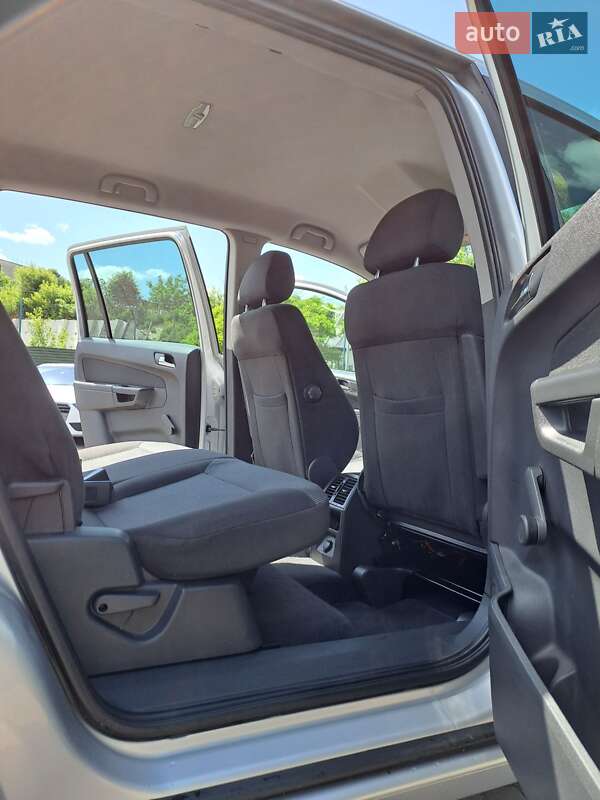 Мінівен Opel Zafira 2010 в Луцьку