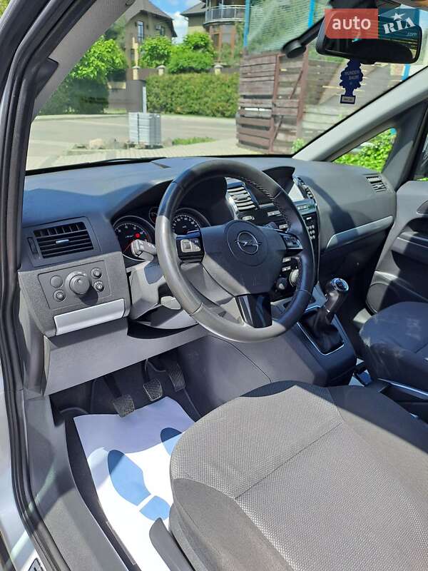Мінівен Opel Zafira 2010 в Луцьку
