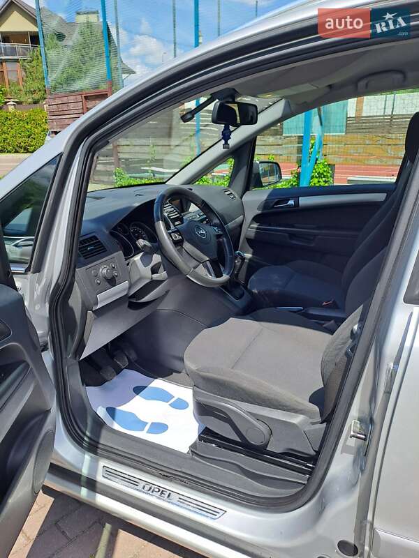 Мінівен Opel Zafira 2010 в Луцьку