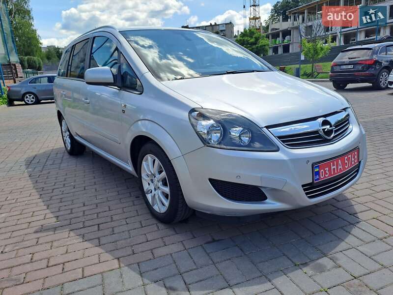 Мінівен Opel Zafira 2010 в Луцьку