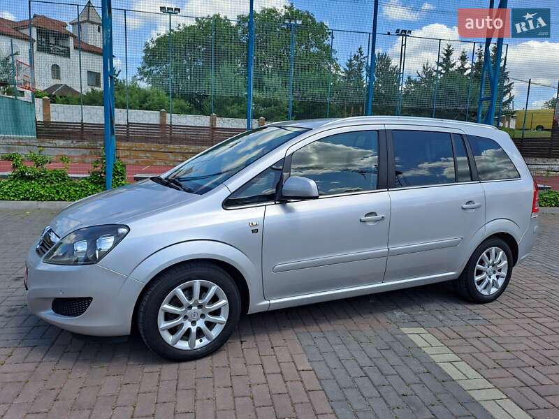 Мінівен Opel Zafira 2010 в Луцьку