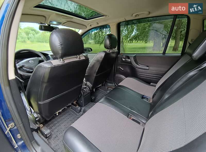 Минивэн Opel Zafira 2004 в Борисполе