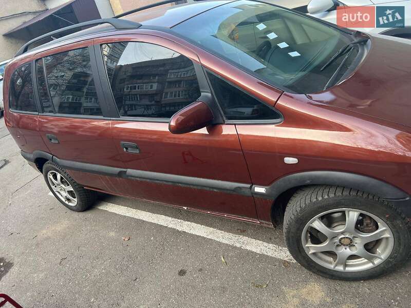 Мінівен Opel Zafira 2000 в Ужгороді