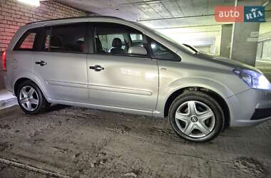 Минивэн Opel Zafira 2007 в Киеве