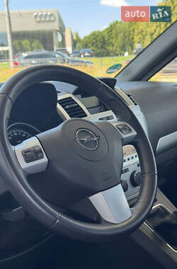 Минивэн Opel Zafira 2012 в 