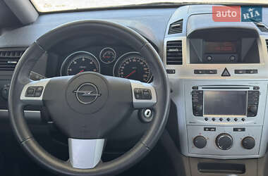Минивэн Opel Zafira 2012 в 