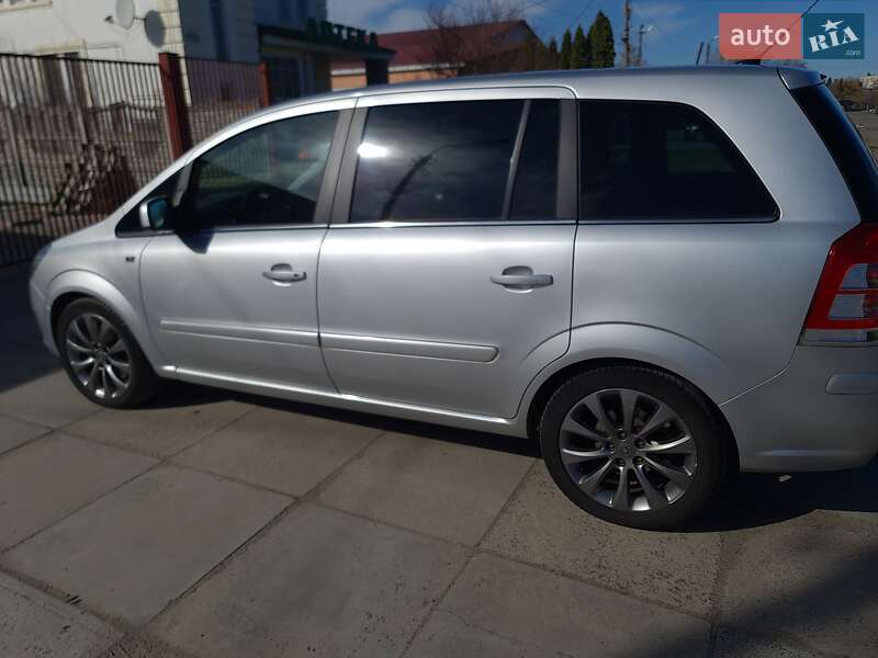 Мінівен Opel Zafira 2011 в Лисянці