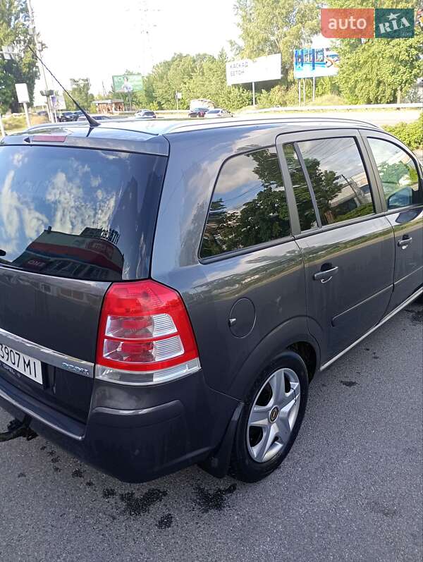Минивэн Opel Zafira 2010 в Вышгороде