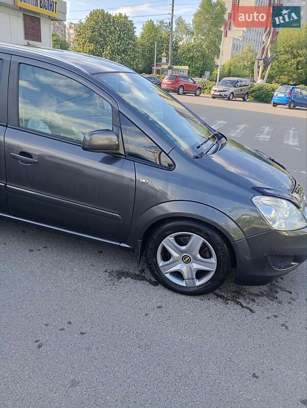 Минивэн Opel Zafira 2010 в Вышгороде