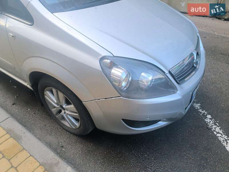 Минивэн Opel Zafira 2011 в Миргороде