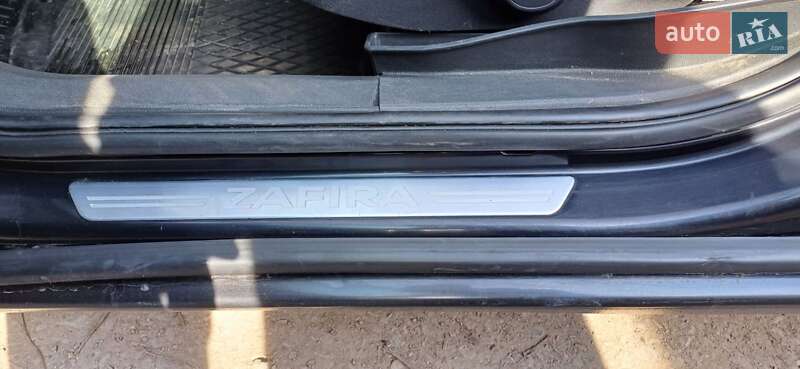 Минивэн Opel Zafira 2010 в Кривом Роге фото 3 Минивэн Opel Zafira 2010 в Кривом Роге