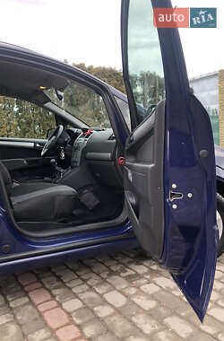 Минивэн Opel Zafira 2012 в 