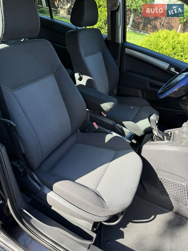 Минивэн Opel Zafira 2006 в Косове