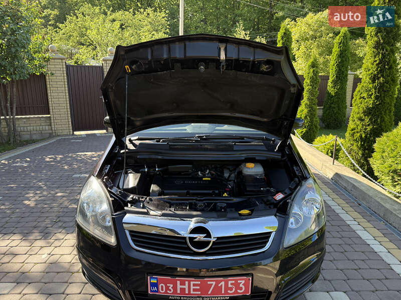 Минивэн Opel Zafira 2006 в Косове