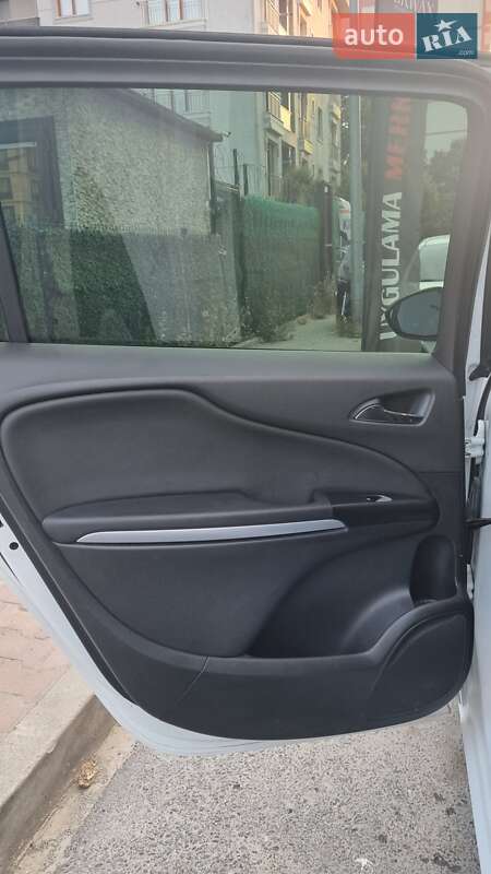 Мінівен Opel Zafira 2016 в Києві
