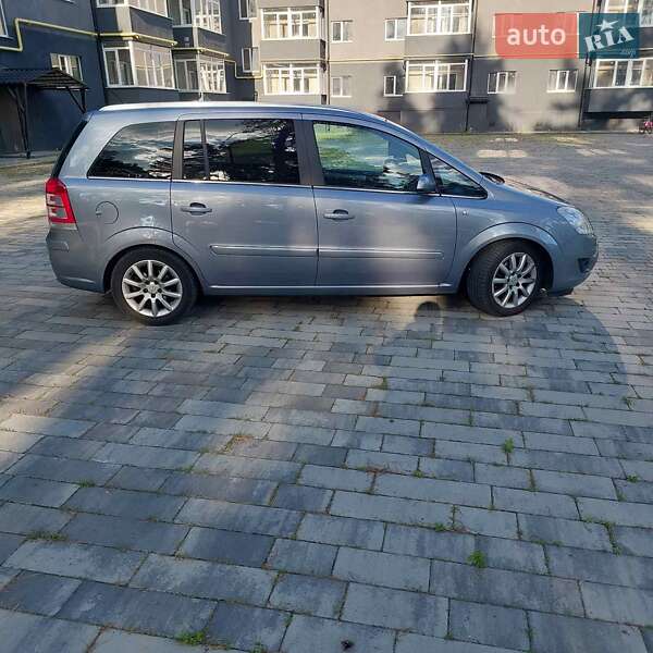 Минивэн Opel Zafira 2009 в Ахтырке