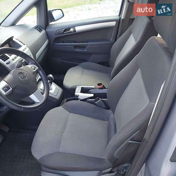 Минивэн Opel Zafira 2009 в Ахтырке