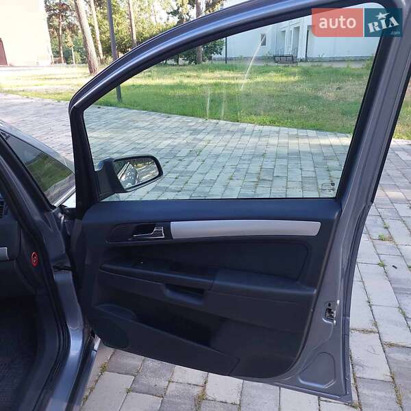 Минивэн Opel Zafira 2009 в Ахтырке