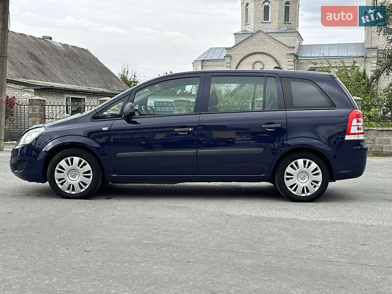 Минивэн Opel Zafira 2011 в Звягеле