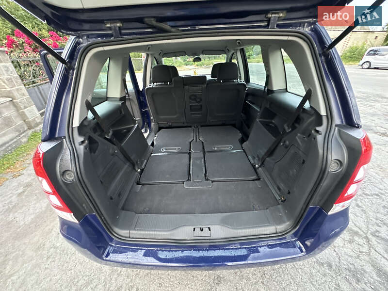 Минивэн Opel Zafira 2011 в Звягеле