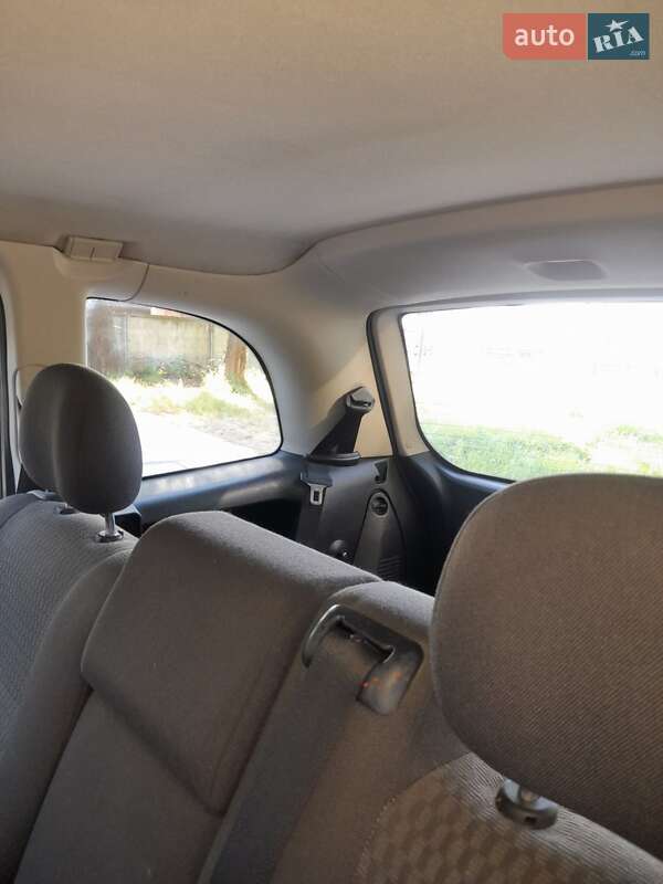 Минивэн Opel Zafira 2005 в Черновцах