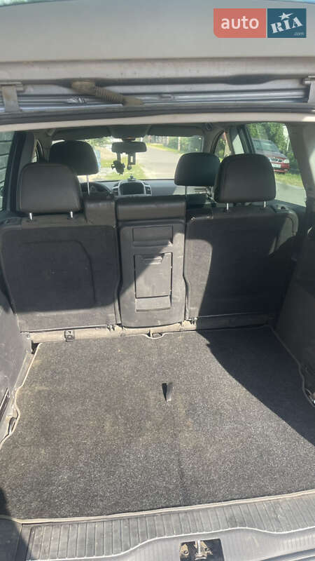 Минивэн Opel Zafira 2005 в Остроге