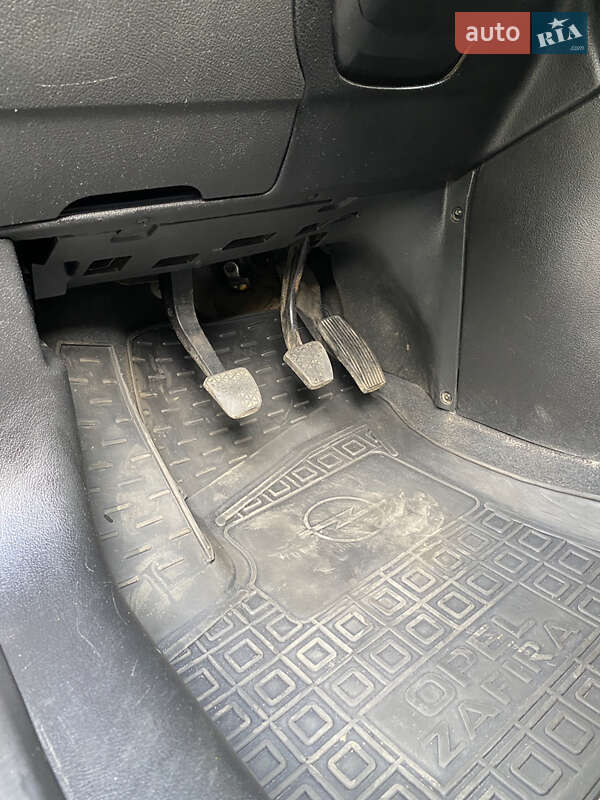 Минивэн Opel Zafira 2002 в Киеве