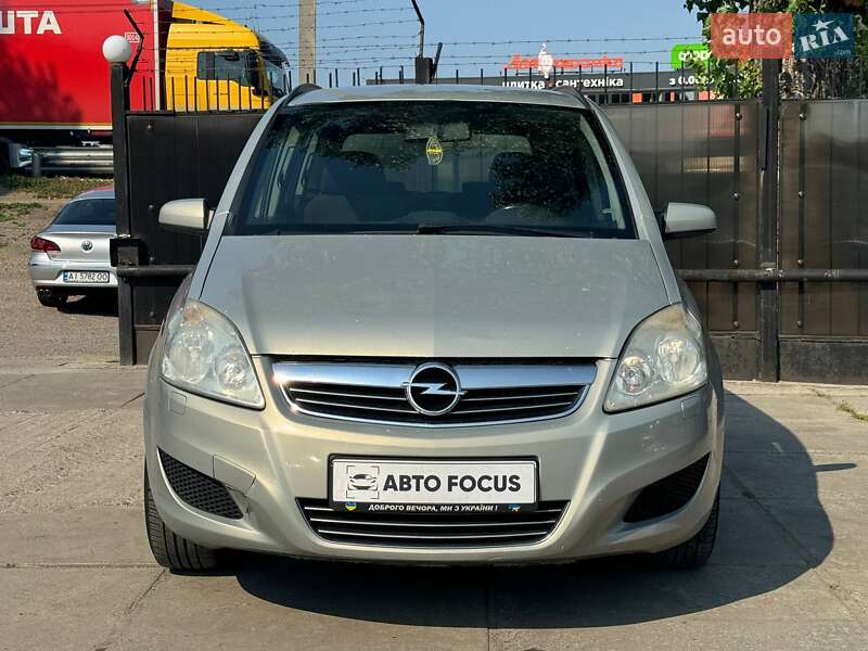 Минивэн Opel Zafira 2009 в Киеве