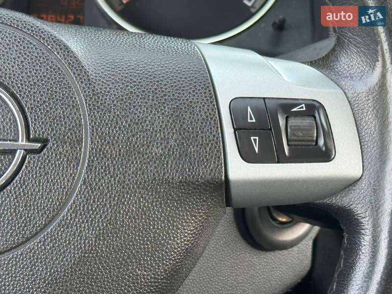 Минивэн Opel Zafira 2009 в Киеве