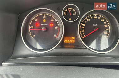 Минивэн Opel Zafira 2011 в 