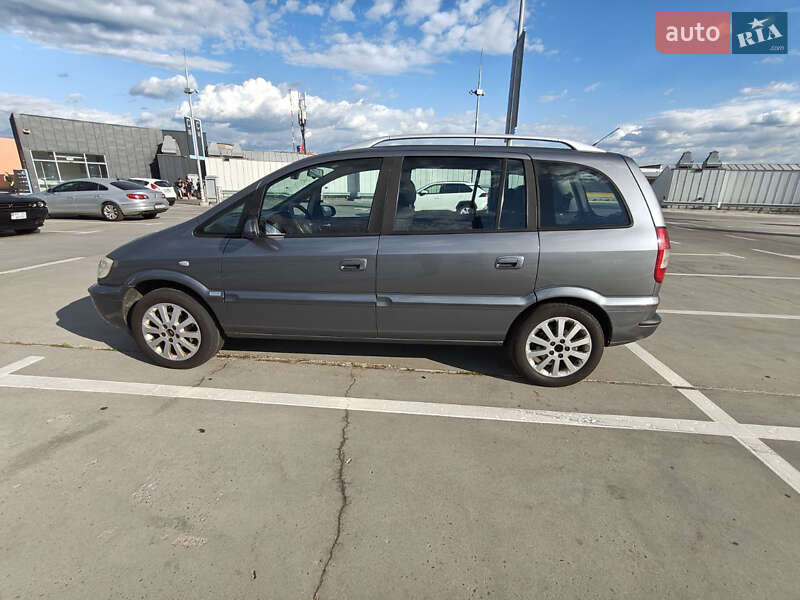 Минивэн Opel Zafira 2004 в Киеве