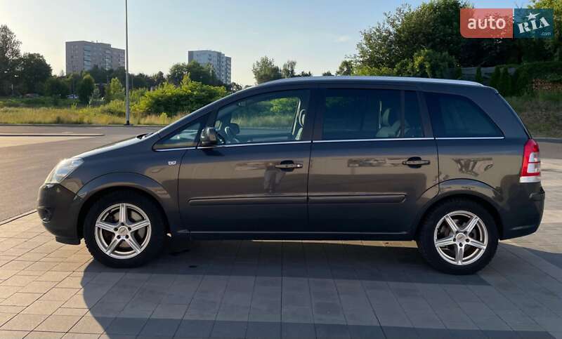 Минивэн Opel Zafira 2013 в Ивано-Франковске