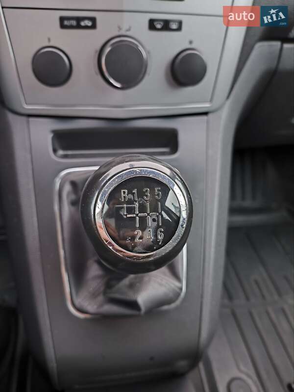 Минивэн Opel Zafira 2011 в Почаеве
