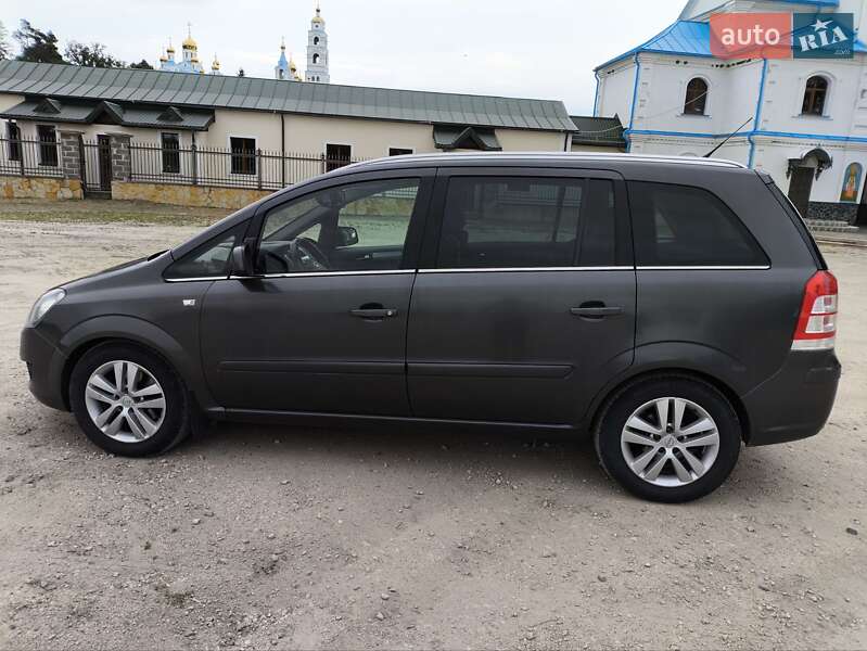 Минивэн Opel Zafira 2011 в Почаеве