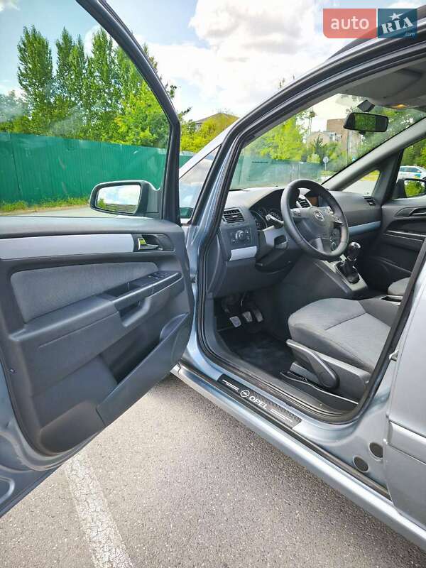 Минивэн Opel Zafira 2006 в Ивано-Франковске