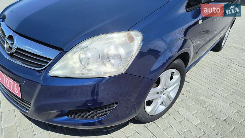 Минивэн Opel Zafira 2008 в Золочеве
