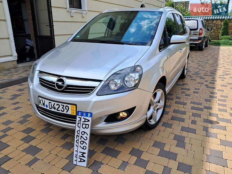 Минивэн Opel Zafira 2008 в Могилев-Подольске