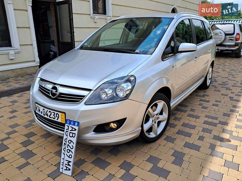 Минивэн Opel Zafira 2008 в Могилев-Подольске