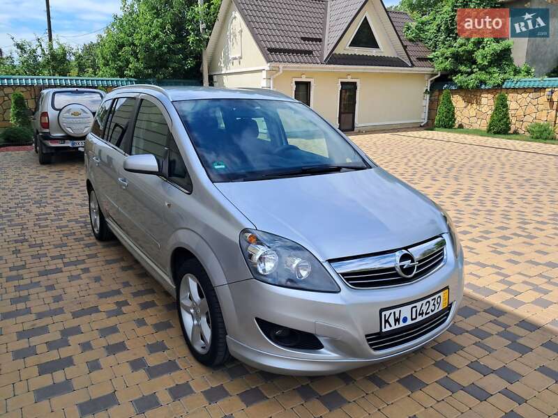 Минивэн Opel Zafira 2008 в Могилев-Подольске