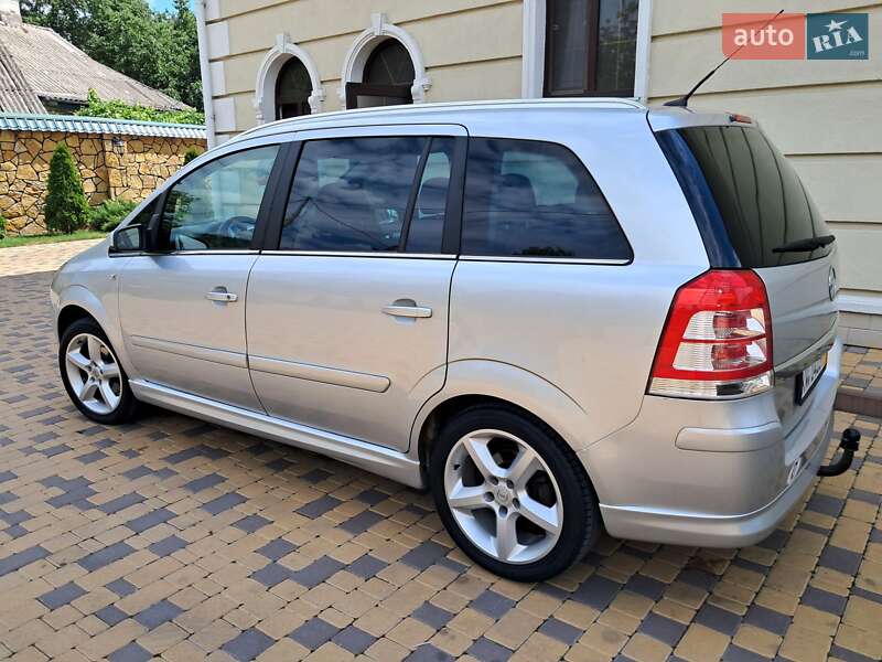 Минивэн Opel Zafira 2008 в Могилев-Подольске