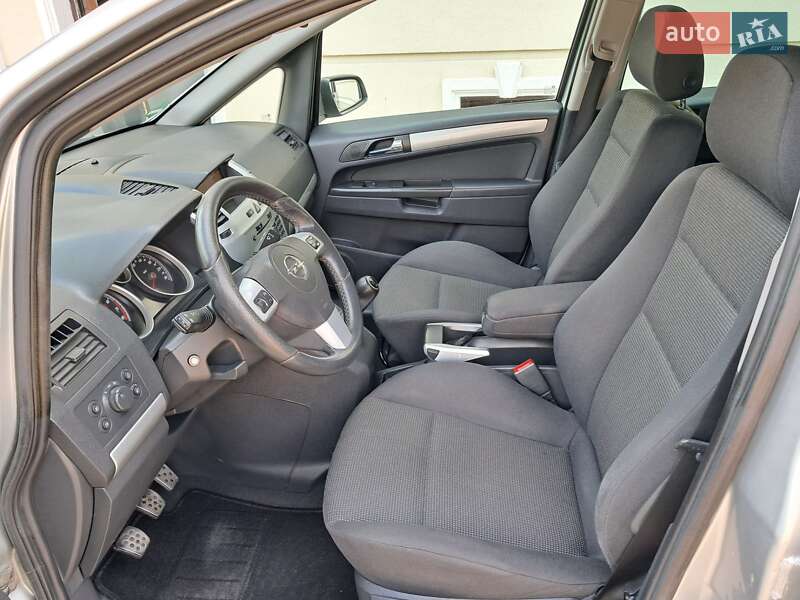 Минивэн Opel Zafira 2008 в Могилев-Подольске