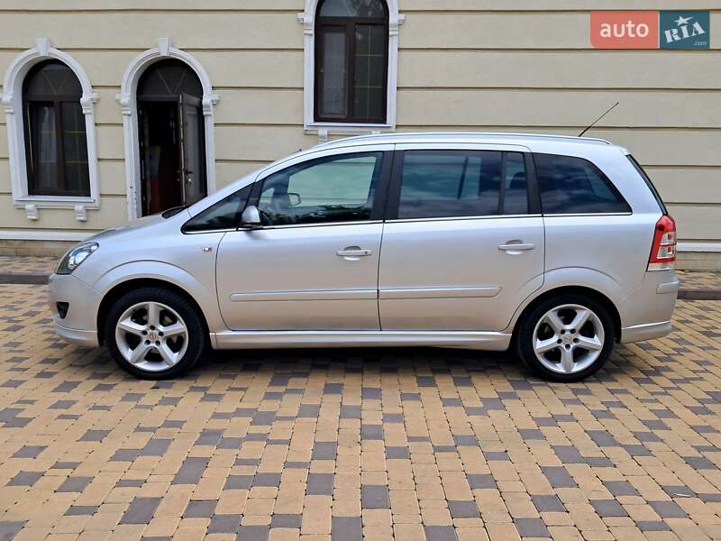 Минивэн Opel Zafira 2008 в Могилев-Подольске
