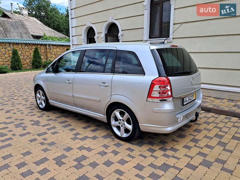 Минивэн Opel Zafira 2008 в Могилев-Подольске