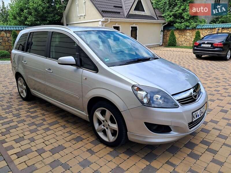 Минивэн Opel Zafira 2008 в Могилев-Подольске