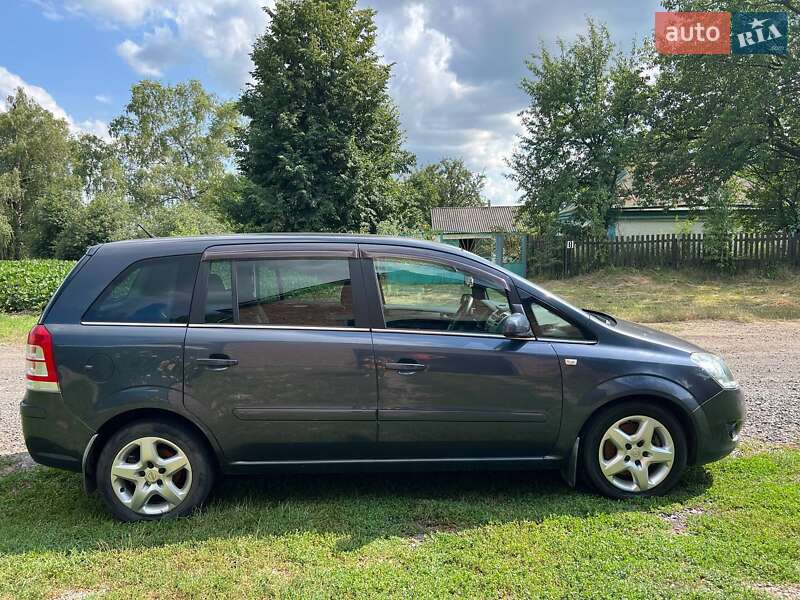 Минивэн Opel Zafira 2008 в Миргороде