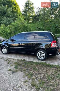 Минивэн Opel Zafira 2010 в 