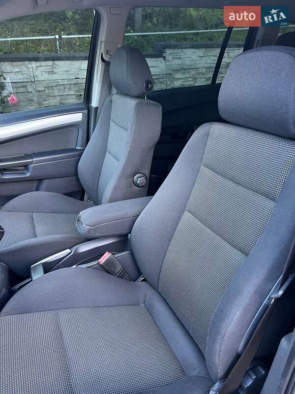 Минивэн Opel Zafira 2010 в Коломые