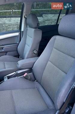 Минивэн Opel Zafira 2010 в 