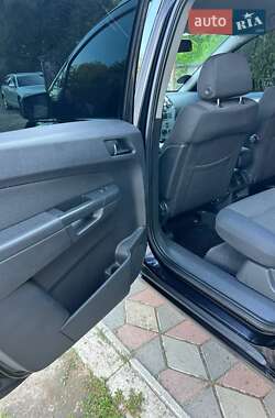 Минивэн Opel Zafira 2010 в 